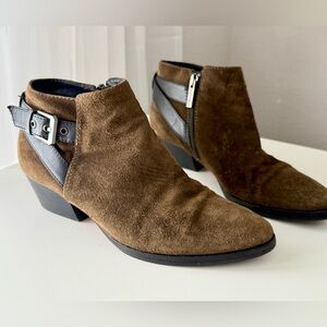 Aquatalia ~ Farin Weatherproof Suede Ankle Boots - Olive Green & Black - Size 7